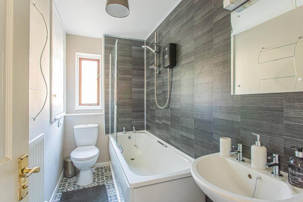 Holiday home 2 Bedroom House, Cranham Lane,