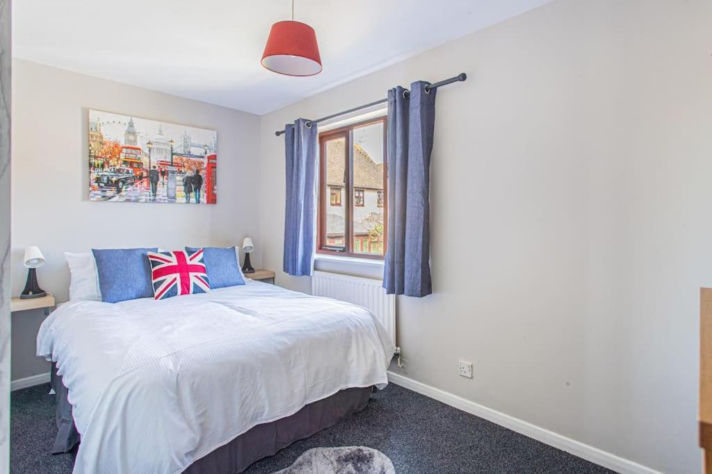 2 Bedroom House, Cranham Lane, Holiday home *