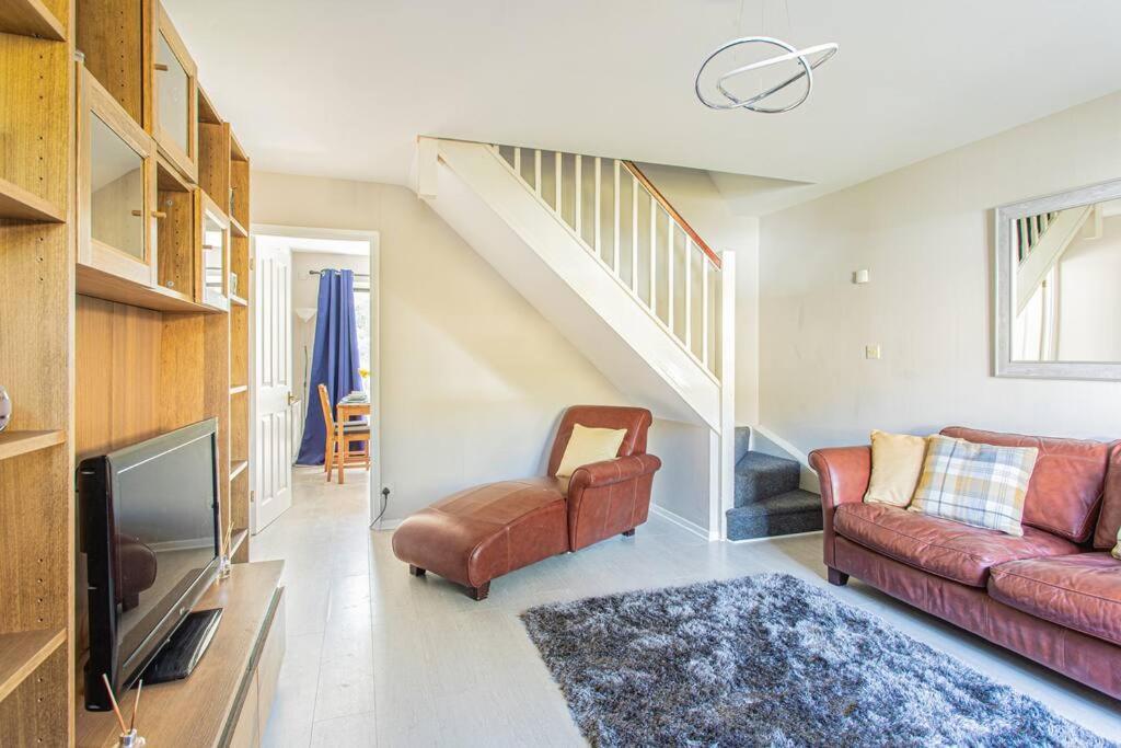 Holiday home 2 Bedroom House, Cranham Lane, *