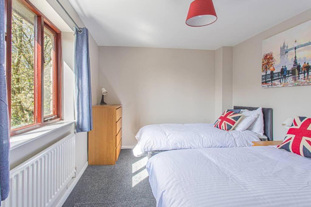 Holiday home 2 Bedroom House, Cranham Lane,