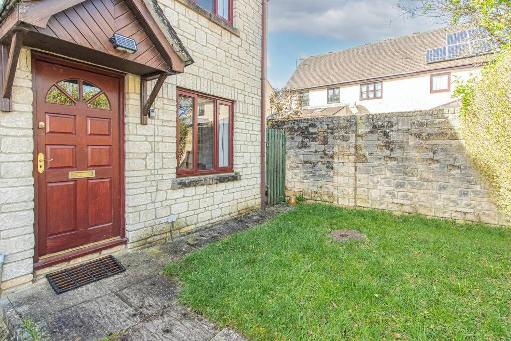 2 Bedroom House, Cranham Lane, Holiday home *